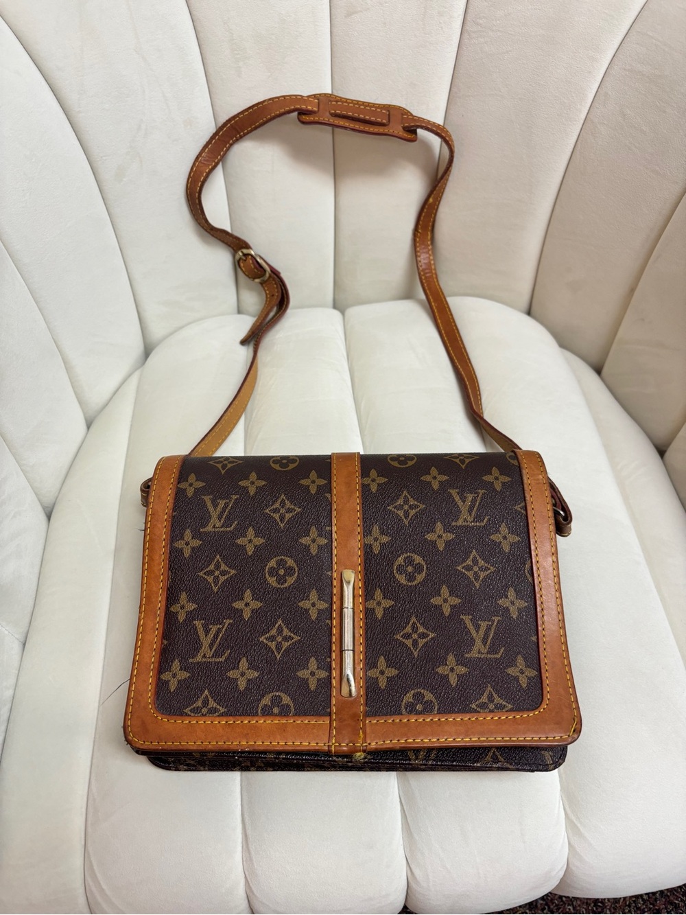 Vintage Louis Vuitton Monogram Messenger Bag
